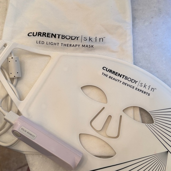 CurrentBody LED Red Light Face Mask
Series 1 in bag & box - Picture 6 of 9